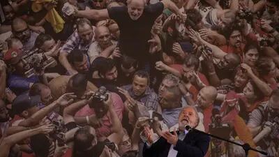 Luiz Inácio Lula da Silva volvió a la primera línea política después de que un juez anulara las condenas penales contra el icono de la izquierda. Victor Moriyama/Bloomberg