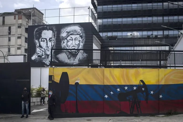 Imagens de Hugo Chavez e Simon Bolivar em Caracasdfd