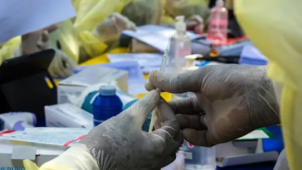 Congo declara nuevo brote de ébola tras la muerte de un hombre, dice la OMSdfd