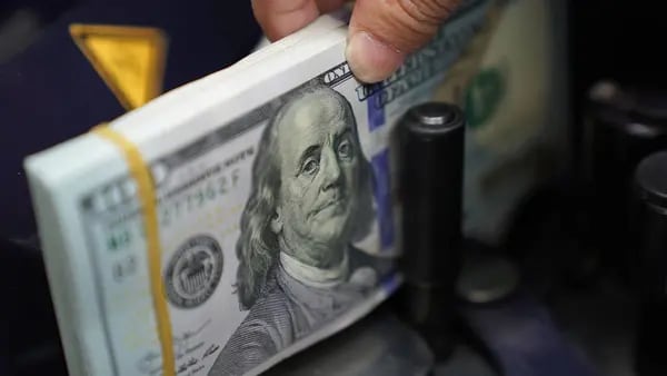 Peso colombiano alcanza nuevo mínimo histórico y el dólar se acerca a los $4.800dfd
