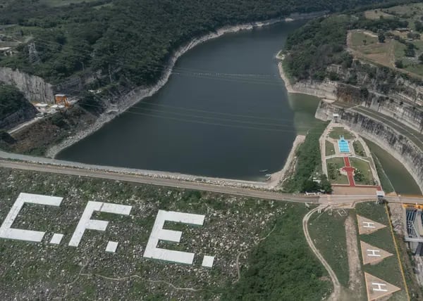 La central hidroeléctrica Angostura de la Comisión Federal de Electricidad (CFE) oficialmente conocida como presa Belisario Dominguez sobre el río Grijalva en estado de Chiapas, México,.