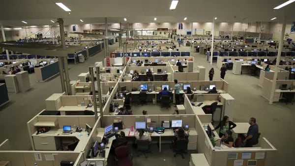 Call center atraen talento en Colombia con su propio salario mínimo ante depreciacióndfd