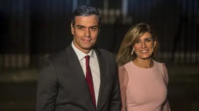 El presidente de España, Pedro Sánchez, y su esposa, Begoña Gómez
