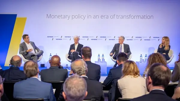 Ao lado de Campos Neto e Lagarde, Powell diz que vê progresso da inflaçãodfd