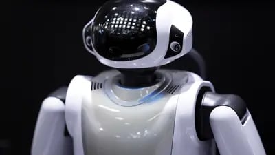 Un robot Fujisoft Inc. Palro se exhibe en la Exposición y Conferencia de Inteligencia Artificial en Tokio, Japón, el miércoles 4 de abril de 2018.