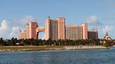 Vista geral do hotel Atlantis na Paradise Island em Nassau, Bahamas.