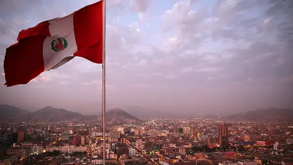 Economía de Perú se contrajo en diciembre, desafiando la recuperación del paísdfd
