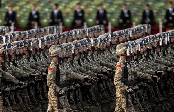 China realiza sus mayores ejercicios militares en un año cerca de Taiwán, dice que son un “fuerte castigo”