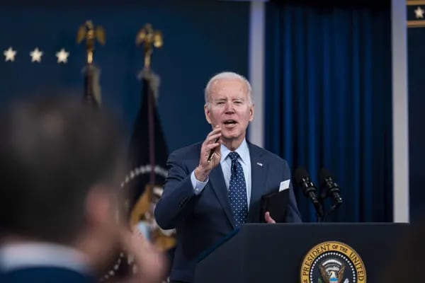 Biden se acerca a la orden de restringir la inversión estadounidense en tecnología china