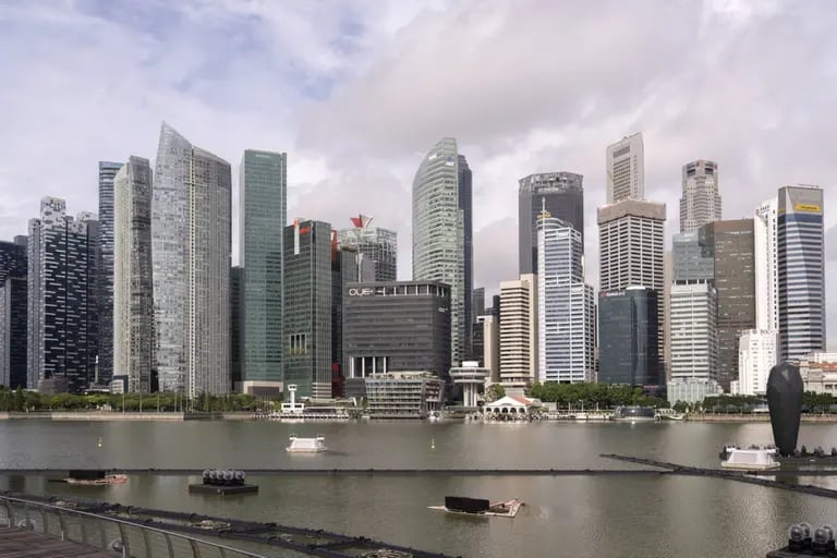 Las personas adineradas de la ciudad de Singapur prefieren ser más discretos, donde las ventas de apartamentos, vehículos y relojes, entre otros han descendido.dfd