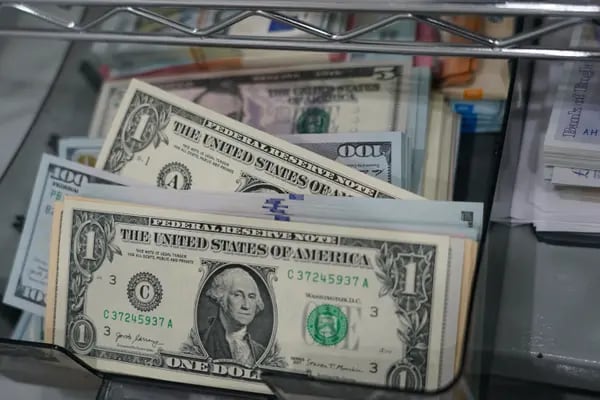 Dólar perde prestígio e coloca em xeque papel dos EUA na economia mundial