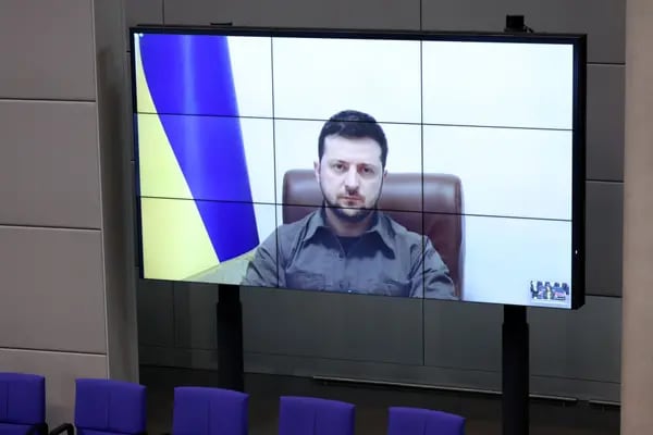 Los ucranianos votarán sobre cualquier propuesta de compromiso con Rusia, dijo el presidente ucraniano Volodymyr Zelenskiy en una entrevista televisada.