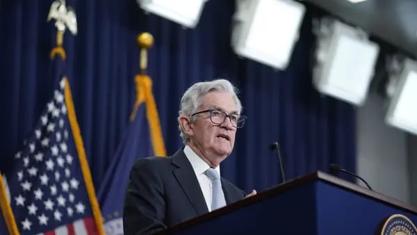 Powell señaliza chances de menor subida de tasas en diciembredfd