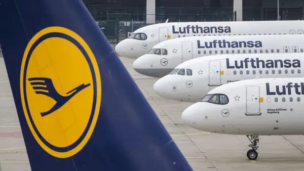 Lufthansa terá nova tarifa de até US$ 77 para cobrir custo de combustível sustentáveldfd