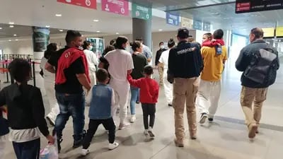 Migración de Colombia coordinó el 11 de mayo el procedimiento interinstitucional para recibir y brindar atención humana a 44 familias retornadas de Estados Unidos.