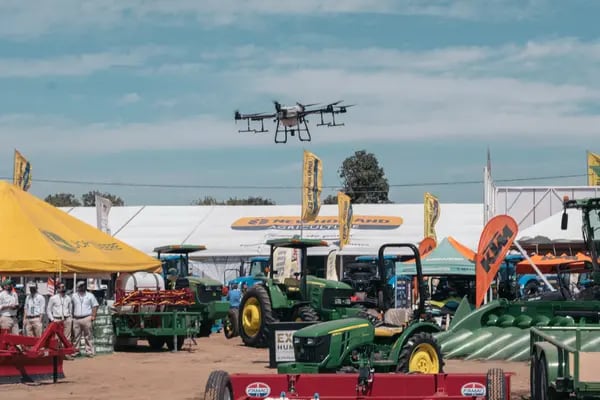 Drone pulverizador em feira agrícola no México
