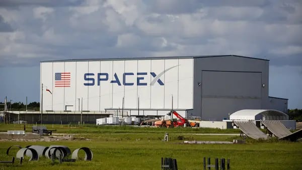 SpaceX lanza los primeros satélites de servicio móvil con T-Mobiledfd