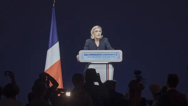 Partido de Marine Le Pen vence o de Macron no primeiro turno de eleição na Françadfd