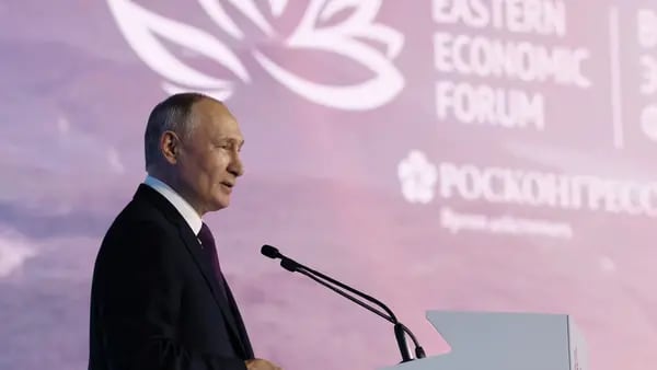 Rússia prevê subir impostos para ricos e empresas diante de gastos com guerradfd