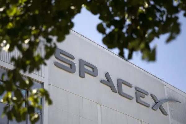 Sede de SpaceX en Hawthorne, California, EE.UU., el martes 19 de abril de 2022. Rebosante de ingenieros de SpaceX, Hawthorne, California, se ha convertido en un improbable centro neurálgico de una nueva era de fabricación. Fotógrafa: Alisha Jucevic/Bloomberg
