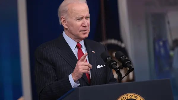 Biden atribuye la contracción económica de EE.UU. a “factores técnicos”dfd
