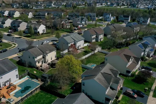 Ventas de viviendas nuevas en EE.UU. cayeron en abril, frenadas por las altas tasas de interés