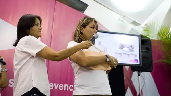 Asociación contra el cáncer de mama en Venezuela se reinventa para recaudar fondos en inflacióndfd