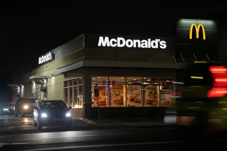Los restaurantes de McDonald's en San Franciscoy Dallas no tuvieron los resultadores esperados con la hamburguesa de la cadena que se fabricaba con carne vegetal. dfd
