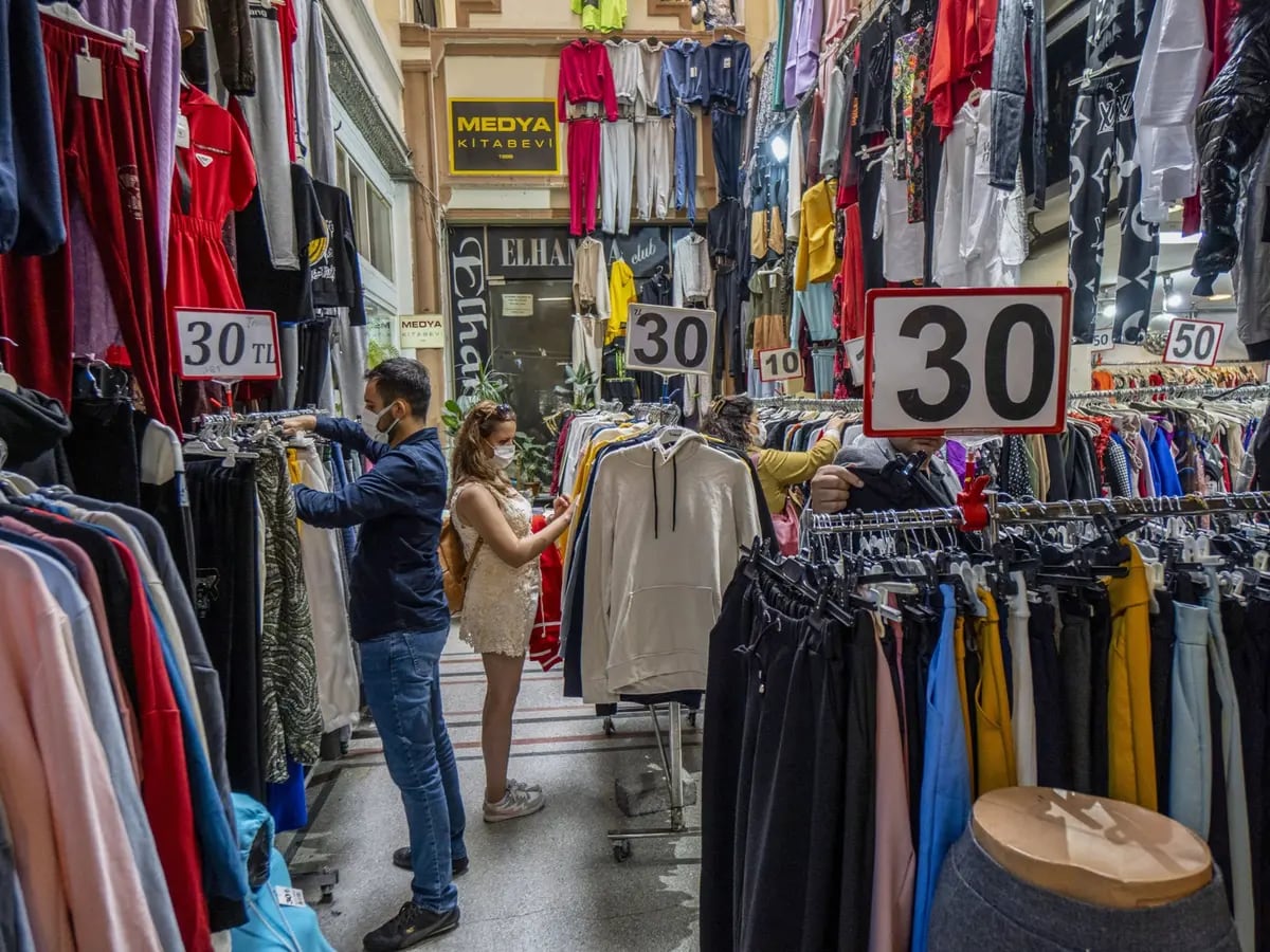 Las tiendas de segunda mano agonizan tras el fin de la crisis económica
