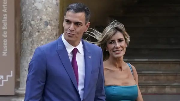Juez llama a declarar a la esposa de Pedro Sánchez, un nuevo golpe para el primer ministro de Españadfd