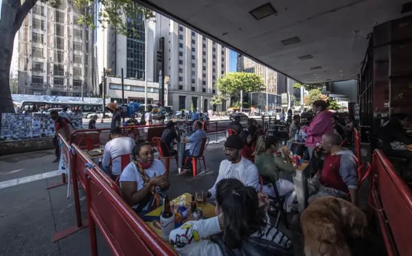 Bar na Avenida Paulista, em São Paulo: IPCA-15 deve ter registrado alta de 0,44% em junho na base mensal