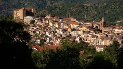 Una aldea medieval en Cefalu, una provincia del norte de Sicilia donde White Lotus rodó varias escenas para la segunda temporada.