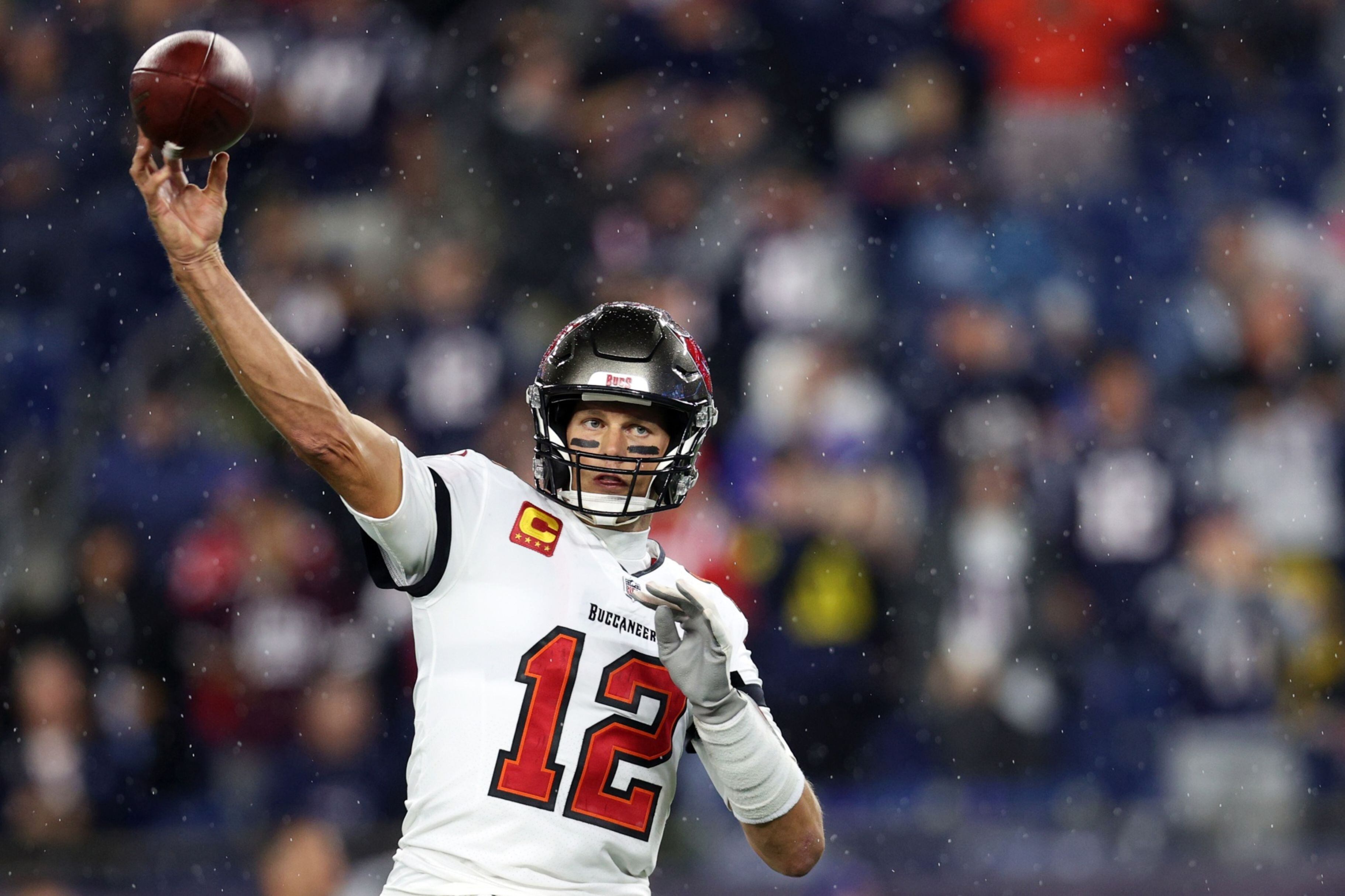 Bucs reward fan who gave back Tom Brady's 600th-TD ball with season  tickets, signed memorabilia