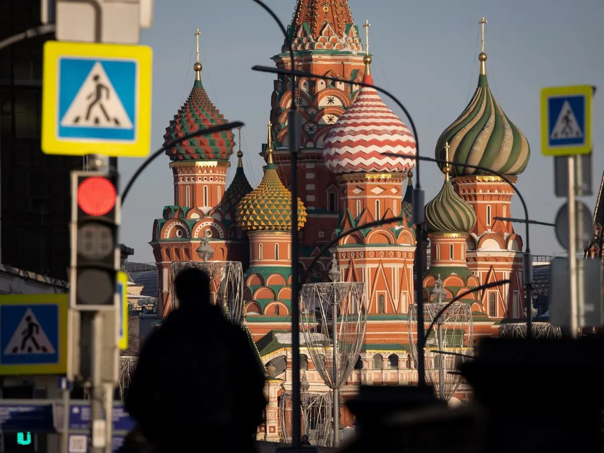 Empresas dos EUA correm para cortar laços com negócios russos afetados por  sanções