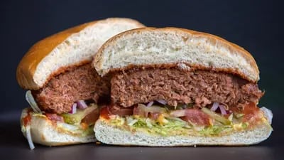 Se informó que la hamburguesa a base de plantas de Beyond Meat Inc. seleccionada por McDonalds Corp. para confeccionar McPlant  no dió resultados en los mercados donde se comercializó. Fotógrafo: Andrey Rudakov/Bloomberg