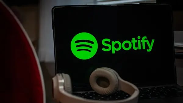 Spotify: executivo que lidera as parcerias com podcasts deixa a empresadfd