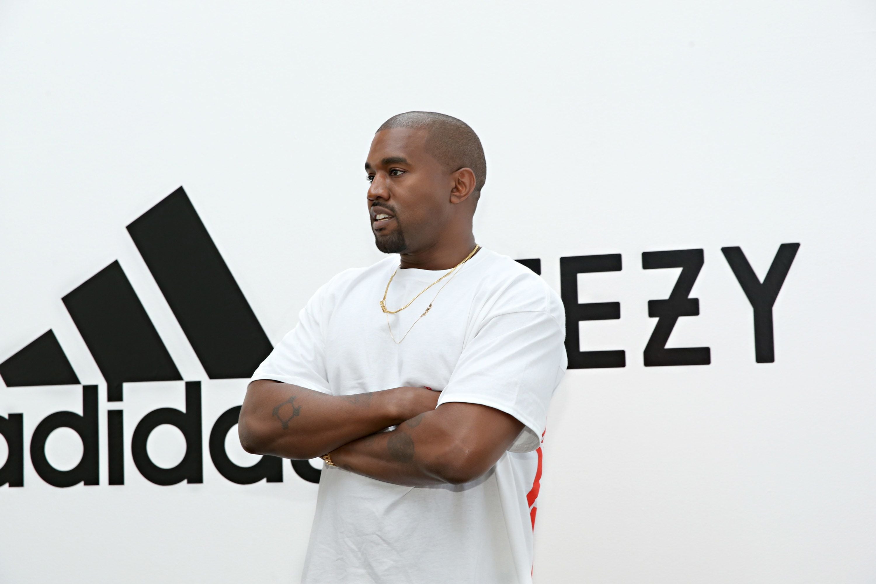 Novela de suspenso anunciar Cuidado Adidas somete a revisión su asociación con Yeezy, de Kanye West