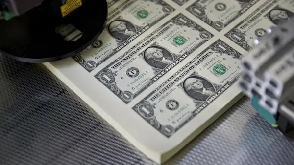 Dólar sobe a R$ 5,67 e Ibovespa avança apesar de queda da Vale e cautela no exterior dfd