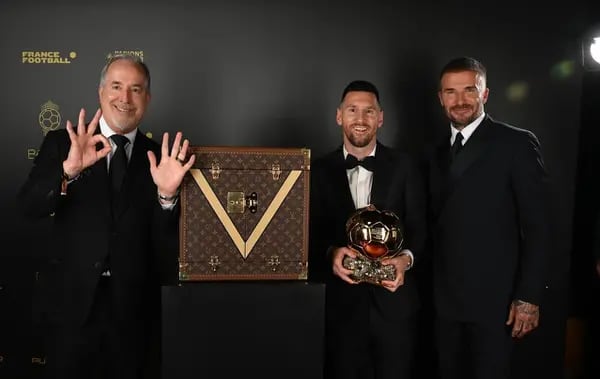 Cuánto cuesta el reloj de Louis Vuitton que usó Messi en el Balón de Oro  2023?