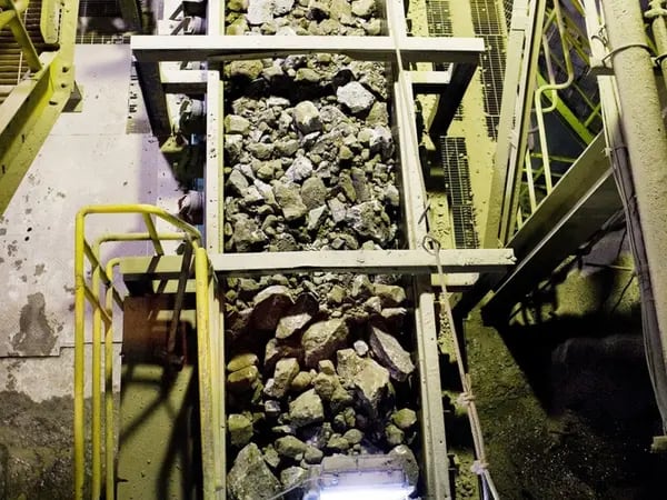 Remoción de rocas en una mina de cobre en Chile. Fotógrafo: Morten Andersen/Bloomberg