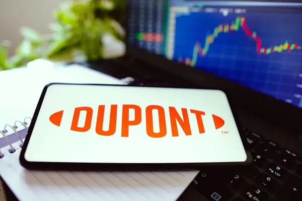 La empresa separará sus unidades de electrónica y agua mediante transacciones libres de impuestos, anunció DuPont el miércoles en un comunicado.