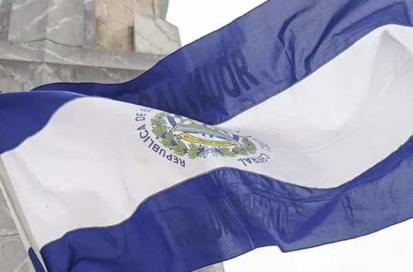 La bandera de El Salvador