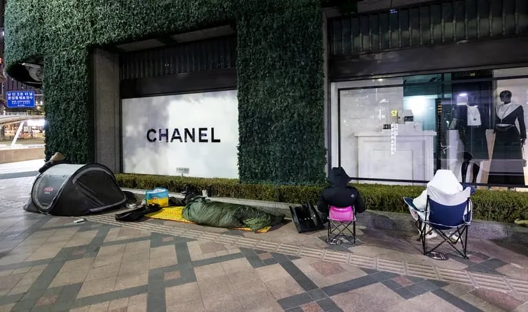 Chanel aumenta preços de bolsas de olho na rival Hermès
