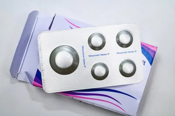 La mifepristona y el misoprostol son el método más utilizado para interrumpir un embarazo en EE.UU., representando el 63% de los abortos del año pasado, según el Instituto Guttmacher.