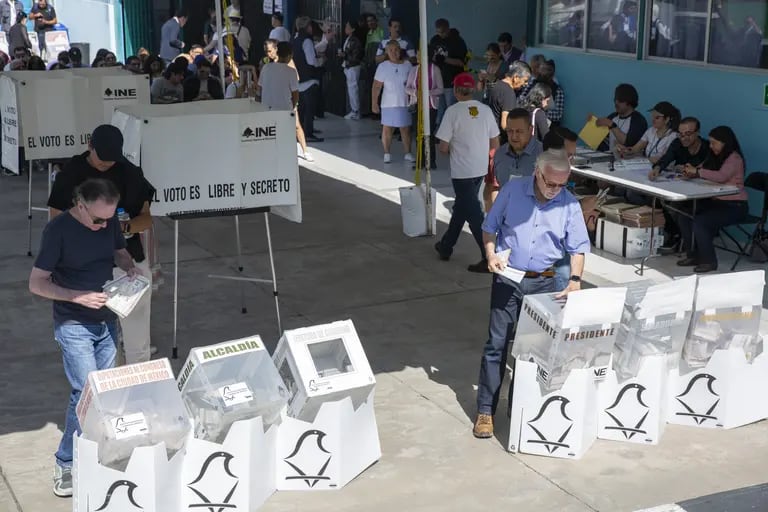 Mexicanos votan en elección presidencialdfd
