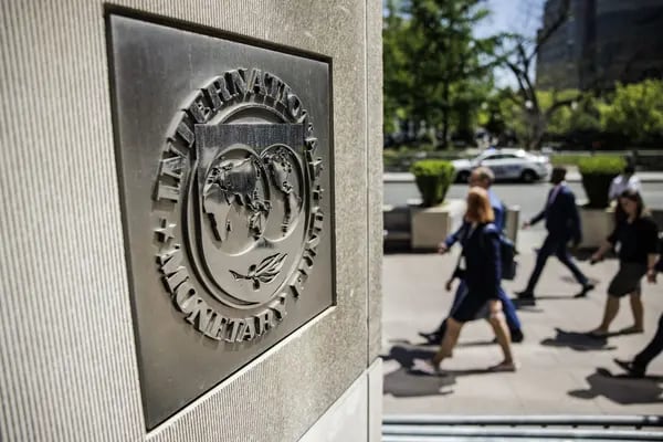 El Fondo Monetario Internacional rebajó ligeramente su estimación de crecimiento para este año hasta el 2,6%, 0,1 puntos porcentuales menos que su previsión de abril.