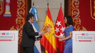 El presidente de Argentina, Javier Milei, y la presidenta de la Comunicad de Madrid, Isabel Díaz Ayuso.