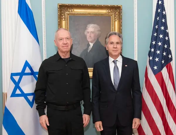 Yoav Gallant, ministro israelí de Defensa, con Antony Blinken, secretario de Estado norteamericano.