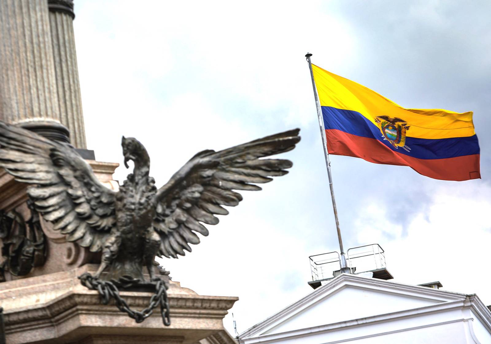 ¿Cuándo se posesiona el nuevo presidente de Ecuador en 2023?