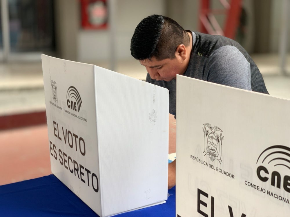 Cómo es el proceso en Ecuador luego de que un candidato muere